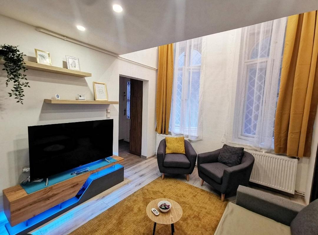 Nagymezo Street, In The Center, New Apartment Budapest Bagian luar foto